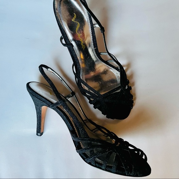 Nina shoes Size 8m. Black with silver sparkles - Picture 3 of 7